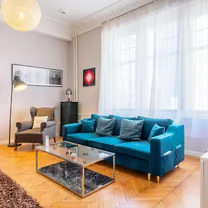sleepn-budapest-free-airport-transfer-1132.inbudapesthotels.com/