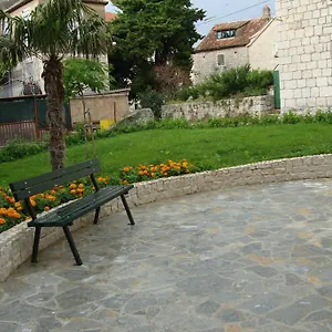 radunica-apartment.splithotels.org/